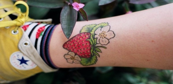 +25 tatuaggi FRAGOLA perfetti e il loro significato!