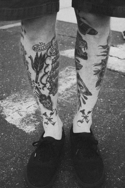 50 fantastiche ispirazioni per i tatuaggi delle gambe maschili!