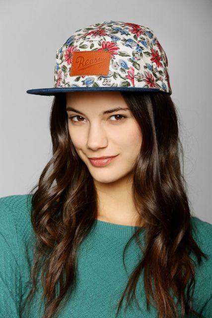 Flower Cap – 32 modelle femminili appassionate e consigli sui negozi!