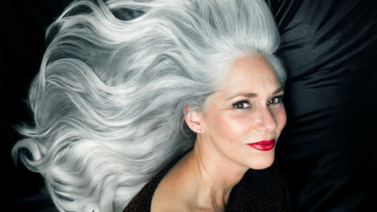 Cheveux gris féminins - Comment en prendre soin et 20 inspirations Chiquérima !