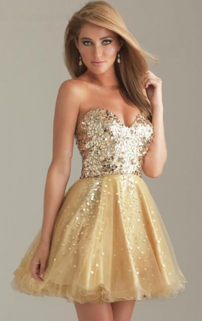 Vestido de fiesta dorado: ¡cómo elegir y lucir el look!