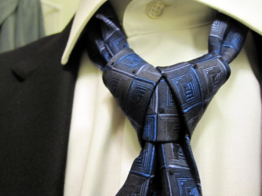 How to Tie a Tie – 23 Simple Tutorials to Learn at Once!