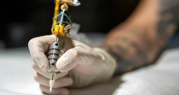 Tatuaggio infiammato – Cosa fare | Cause | Come evitare
