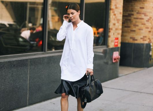 Camicia oversize da donna: modelli, consigli e trucchi per indossarla