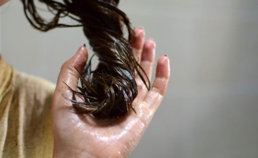 Shampoo al cocco – 6 meravigliosi vantaggi e migliori prodotti!