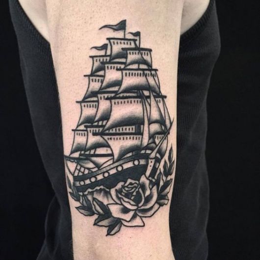 Tatuaggio di barche e navi: significato e 20 idee incredibili per trarre ispirazione