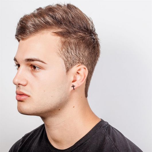 Boucle d'oreille noire pour homme – 50 modèles les plus utilisés et de précieux conseils !