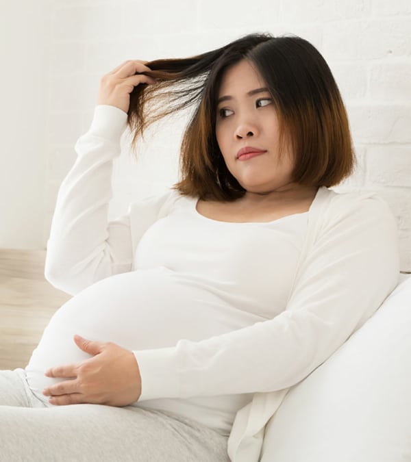 Teinture pour cheveux de femme enceinte - Laquelle utiliser ? 5 conseils importants !