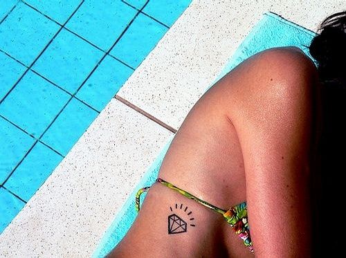 Diamond tattoo: meanings, models and 77 beautiful tattoos!
