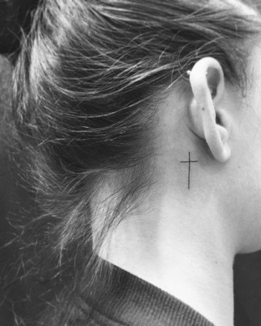 Tatouage du cou féminin – 47 inspirations à couper le souffle !