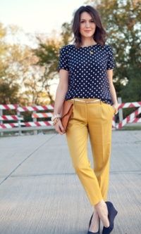 Pantalon moutarde pour femme : comment le porter et conseils pour un look divo