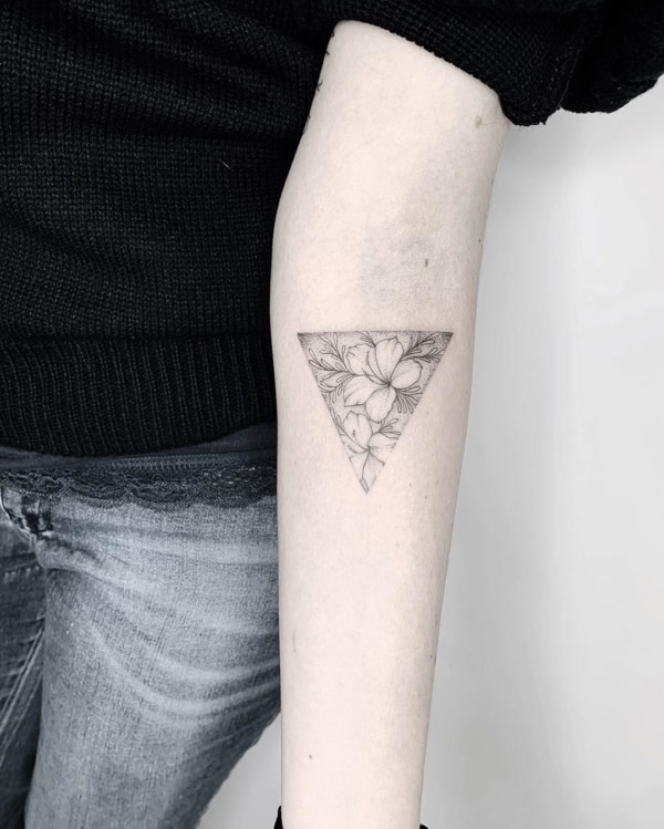 Tatouage en ligne fine : +50 idées de tatouage en ligne INCROYABLES !