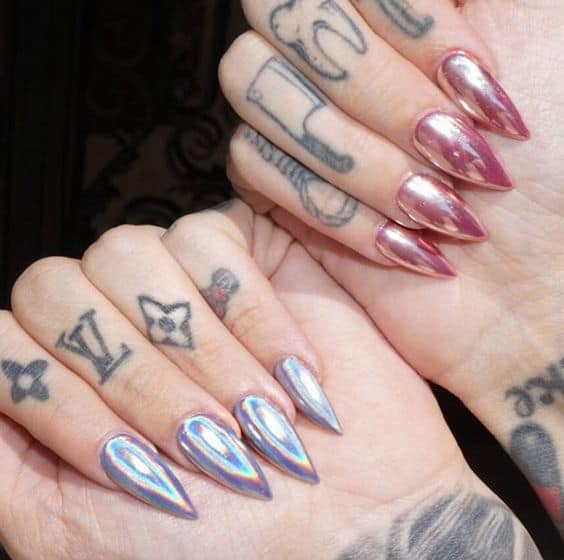 Vernis à ongles holographique – 26 ongles sensationnels avec cette tendance !