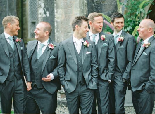 Aprende a elegir corbatas para padrinos de boda