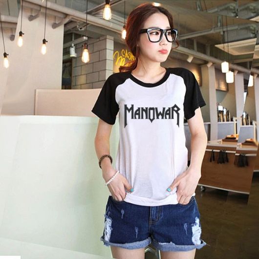 T-shirt raglan da donna: consigli per costruire il tuo look